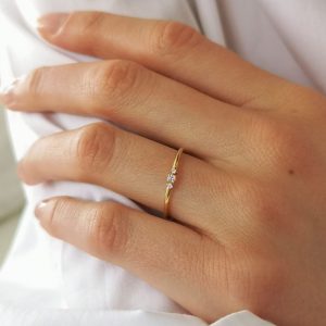 5fb6f3e5b6caf17e1c3b287ceb982ede - Caligrama Comunicación Anillos de compromiso minimalistas, sencillos y elegantes